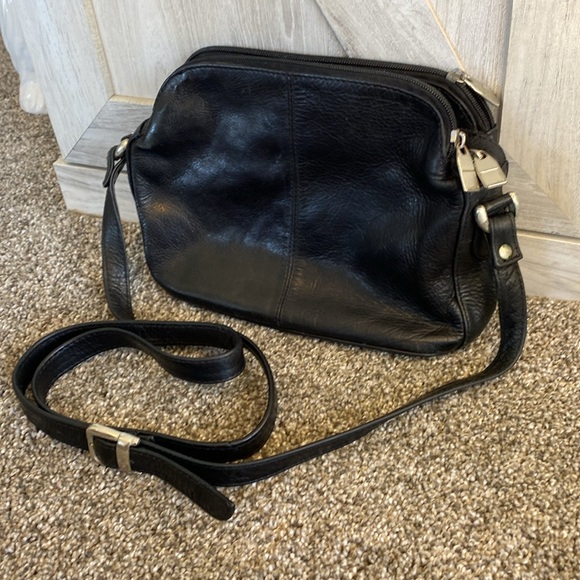 Vintage 90’s Wilson Leather Black Purse Crossbody Shoulder - Picture 3 of 11